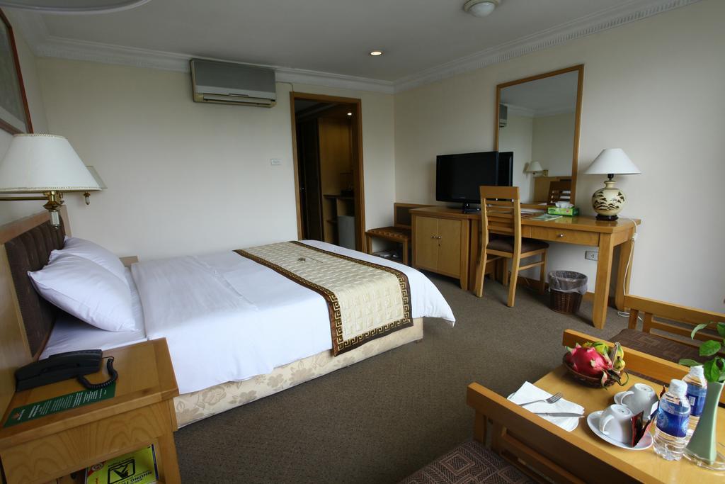 Galaxy Hotel Hanoi Room photo