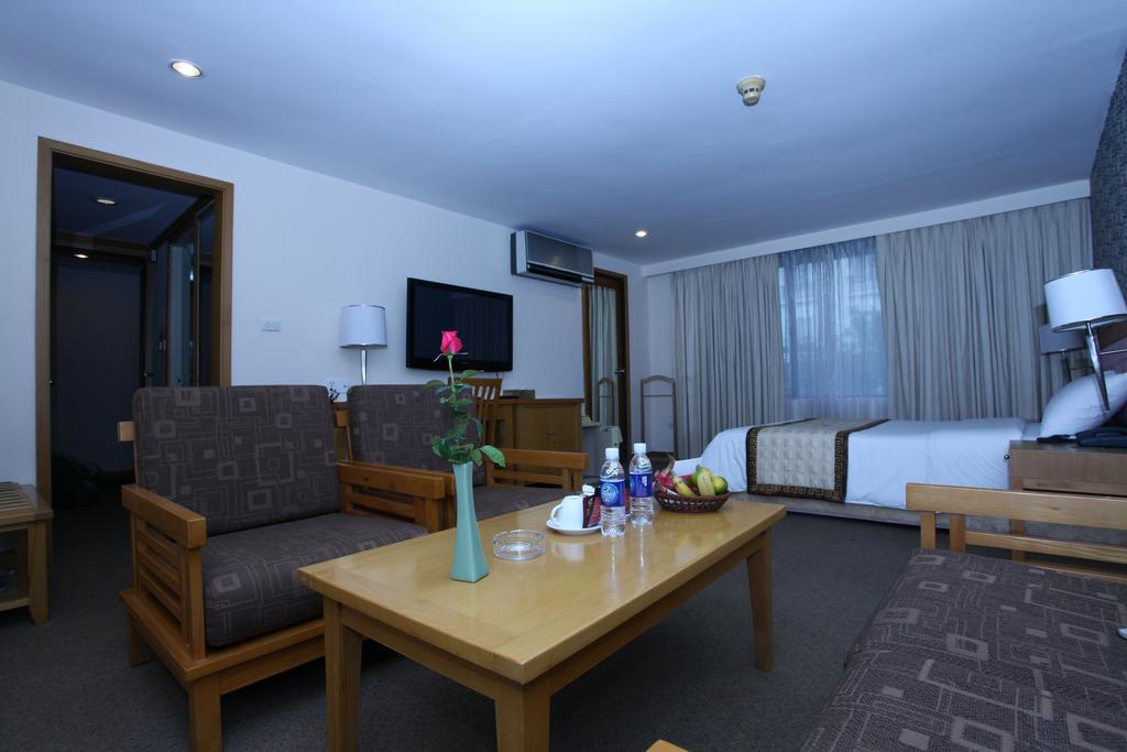 Galaxy Hotel Hanoi Room photo