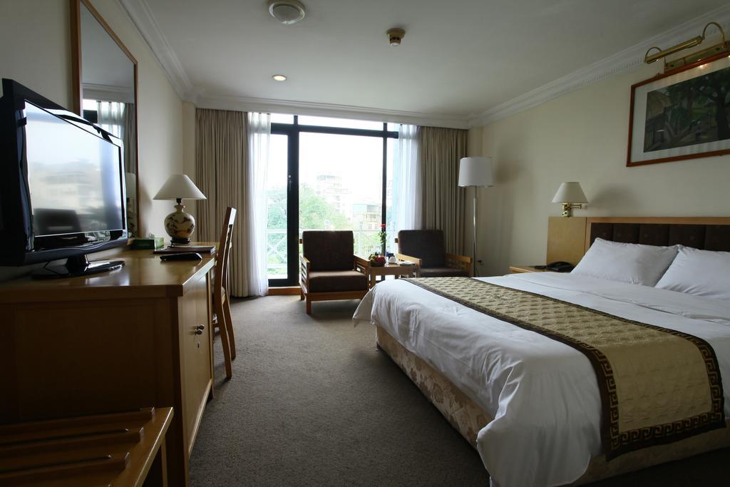 Galaxy Hotel Hanoi Room photo