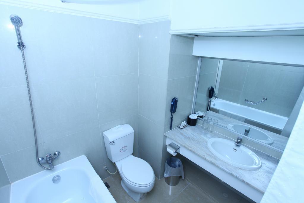 Galaxy Hotel Hanoi Room photo
